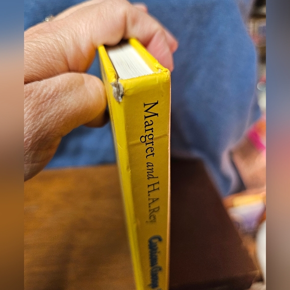 Curious George: Curious George Stories to Share by H. A. Rey and Margret Rey - Picture 2 of 14